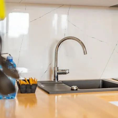 Optima Na Wyspie Solnej Z Parkingiem קולובז'ג